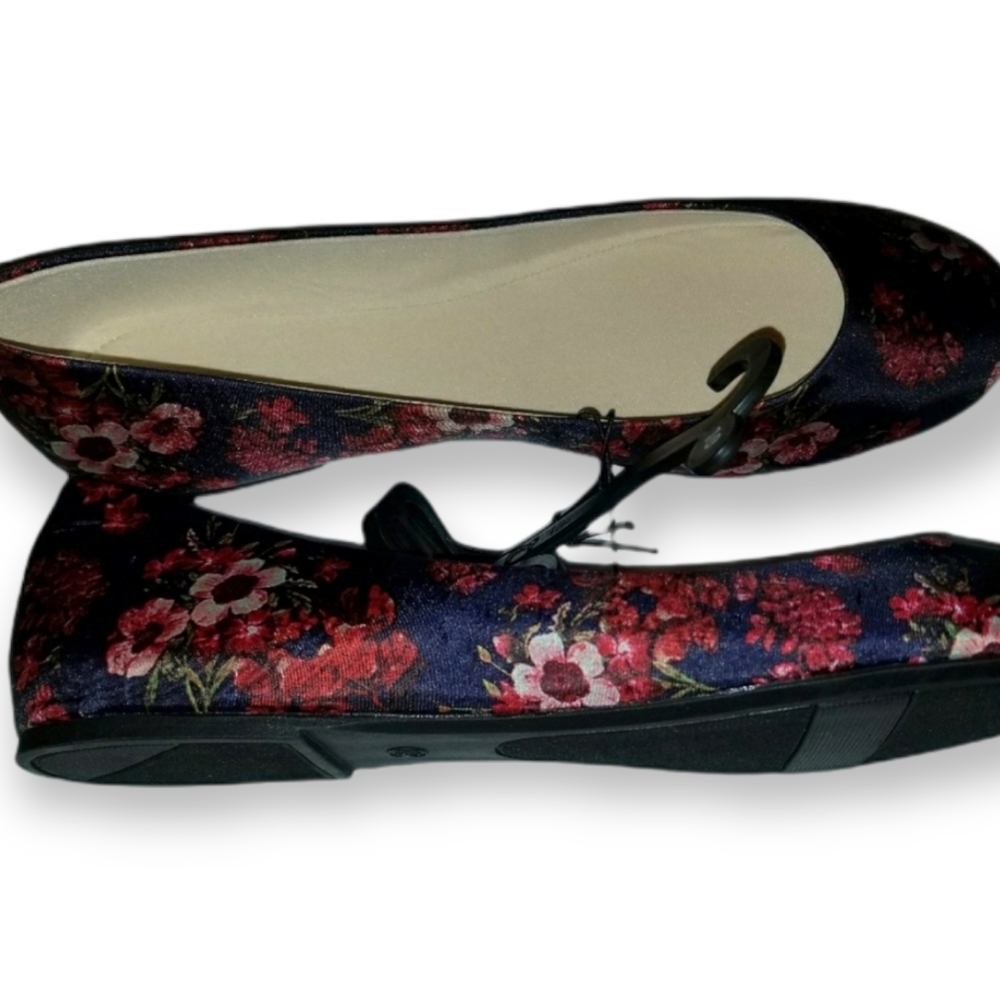 Women's Classic Flats - Picture 4 of 8